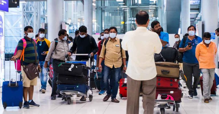 कोरोना के नए वैरिएंट ‘ओमिक्रॉन’ को लेकर एक्शन मोड में भारत सरकार, अंतरराष्ट्रीय यात्रियों को लेकर जारी की नई गाइडलाइंस