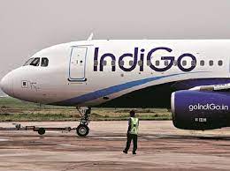 IndiGo increases salaries for pilots and crew by 8% days after 900 flights were delayed by mass sick leave.