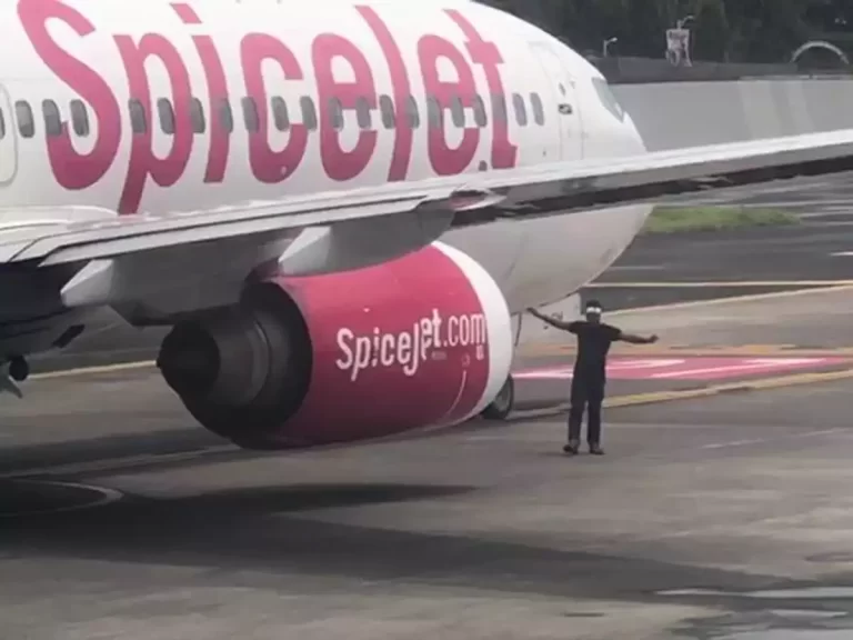 Due to a faulty fuel indicator, a SpiceJet flight from Delhi to Dubai was diverted to Karachi.