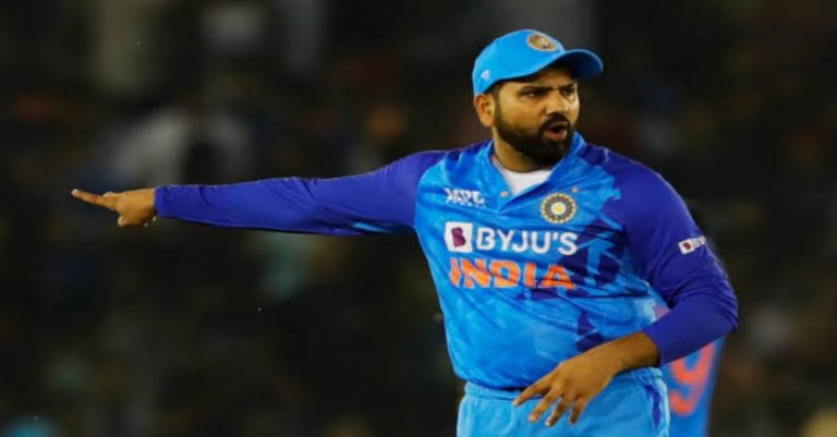 IND/AUS : कप्तान रोहित शर्मा ने फिर चलाई जिद, एक मैच खिलाने बाद दिग्गज खिलाड़ी को दिखाया बाहर का रास्ता।