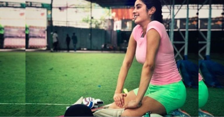 Janhvi Kapoor : जान्हवी कपूर ने मैदान में लगाए दमदार शॉट, क्रिकेट प्रैक्टिस का Video हुआ वायरल