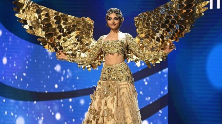 Miss Universe: नेशनल कॉस्टयूम ग्राउंड में सोने की चिड़िया बन पहुंची दिविता राय, मिस यूनिवर्स के लिए काफी उम्मीदें